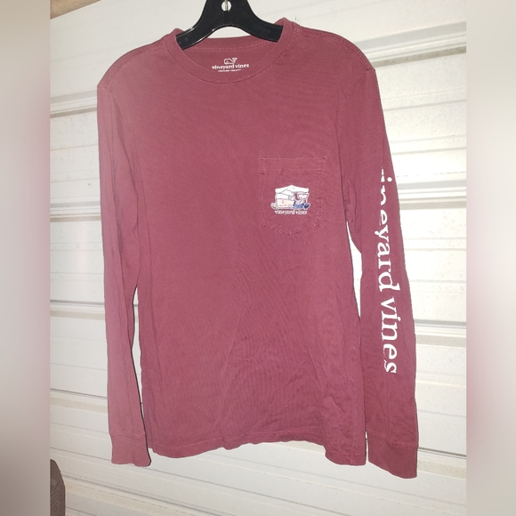 Size XS Vineyard Vines Top t-shirt long sleeve red whale 🐋 - Picture 1 of 5